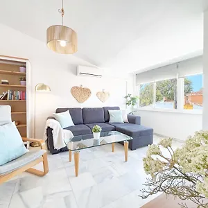 https://pedregalejo-playa.1costadelsol.com